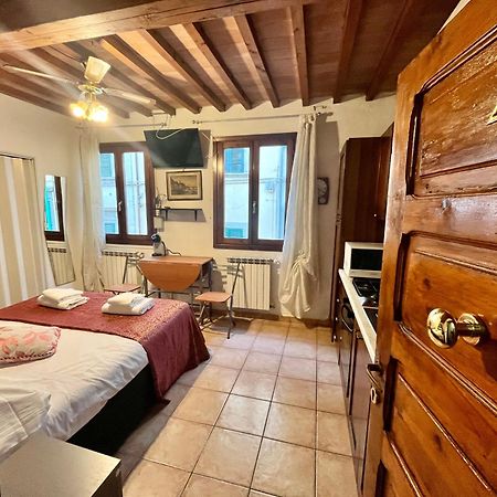 Mini Studio Very Central Close To The Train Station Florencia Exterior foto