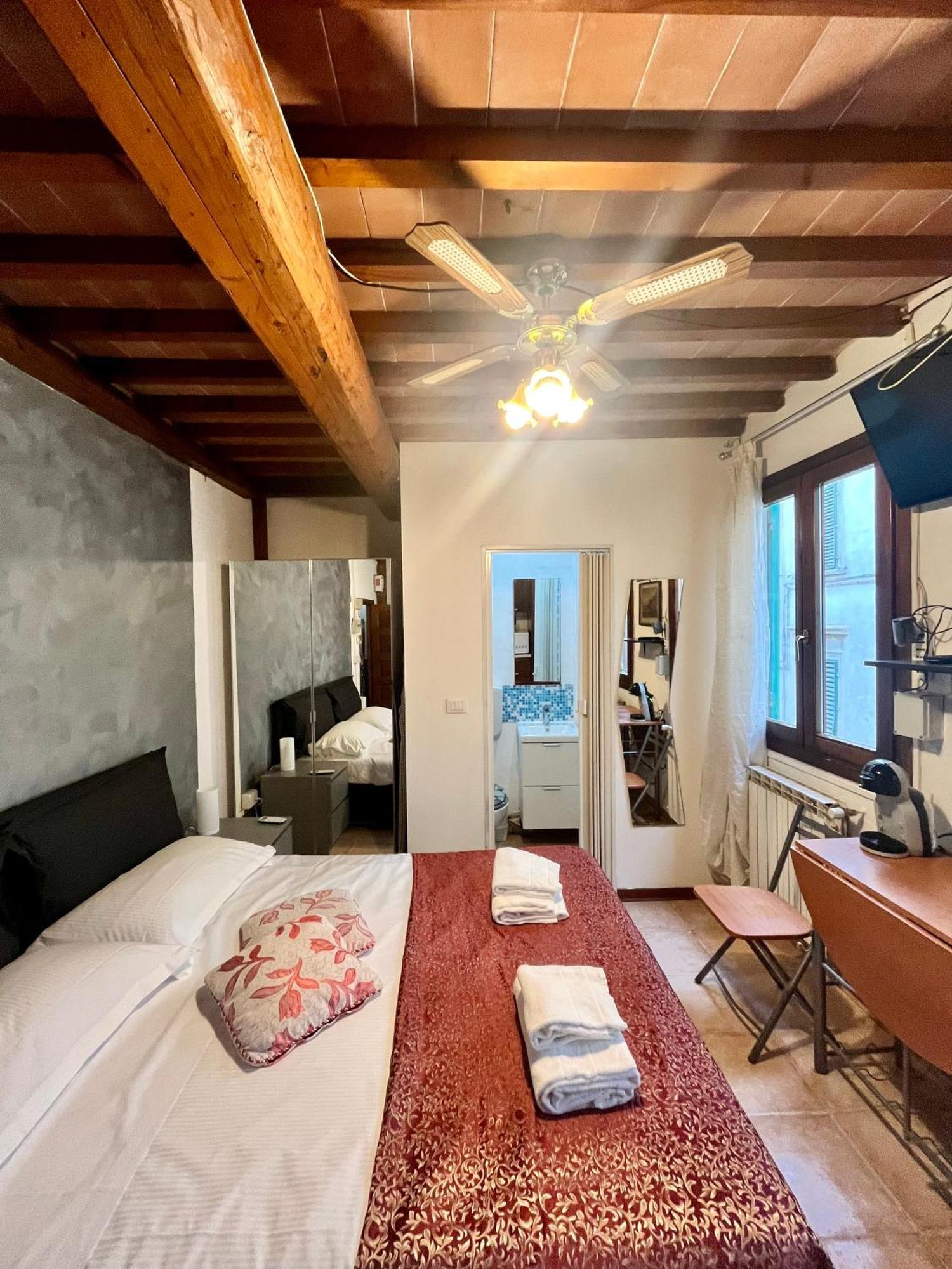 Mini Studio Very Central Close To The Train Station Florencia Exterior foto