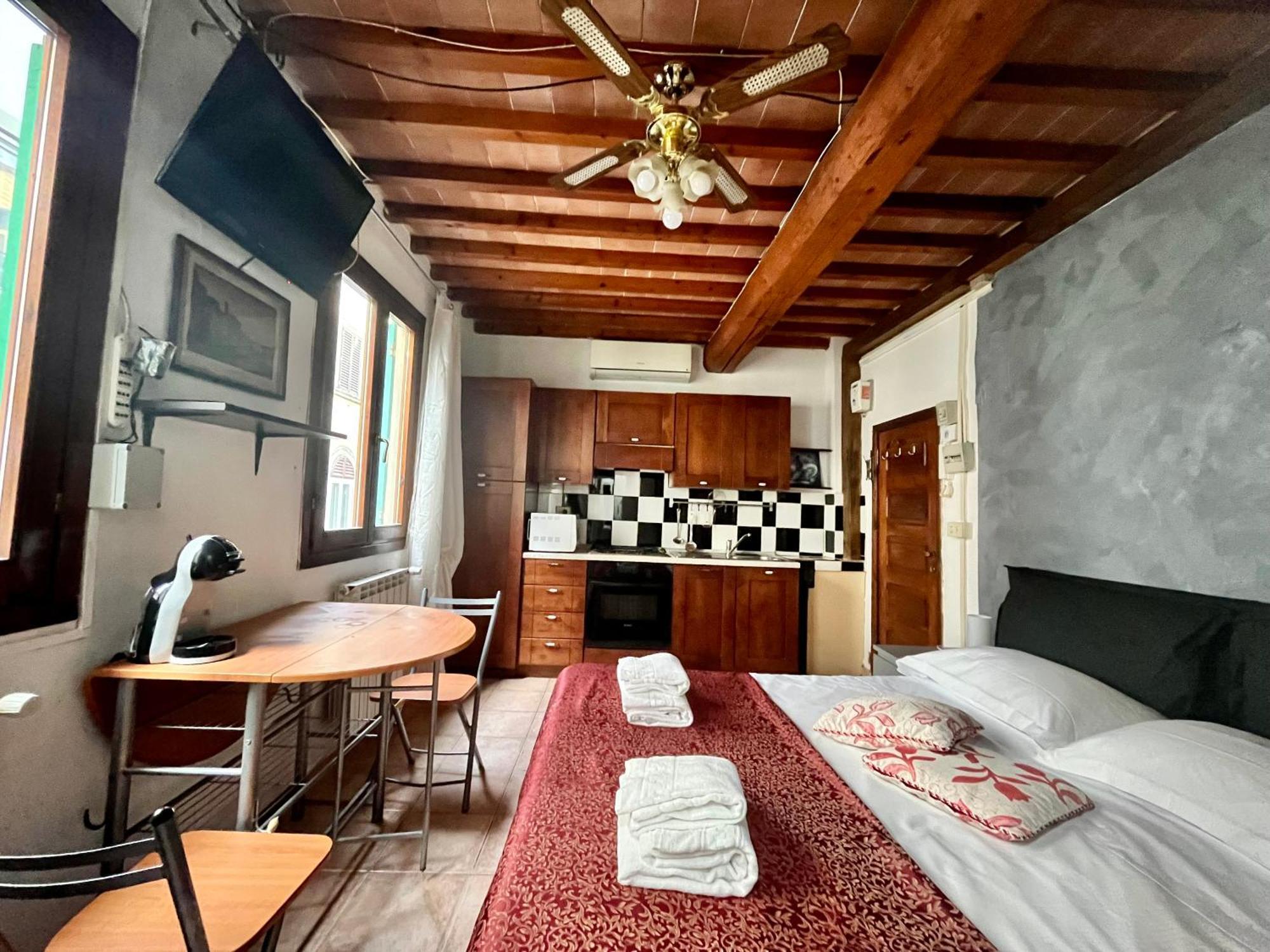 Mini Studio Very Central Close To The Train Station Florencia Exterior foto